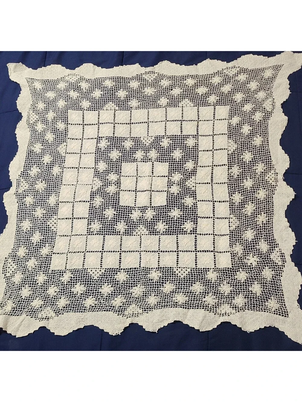 Vtg Handmade Crochet Lace Table Topper Spider Motif Filet Lace Size 24x24 Cream